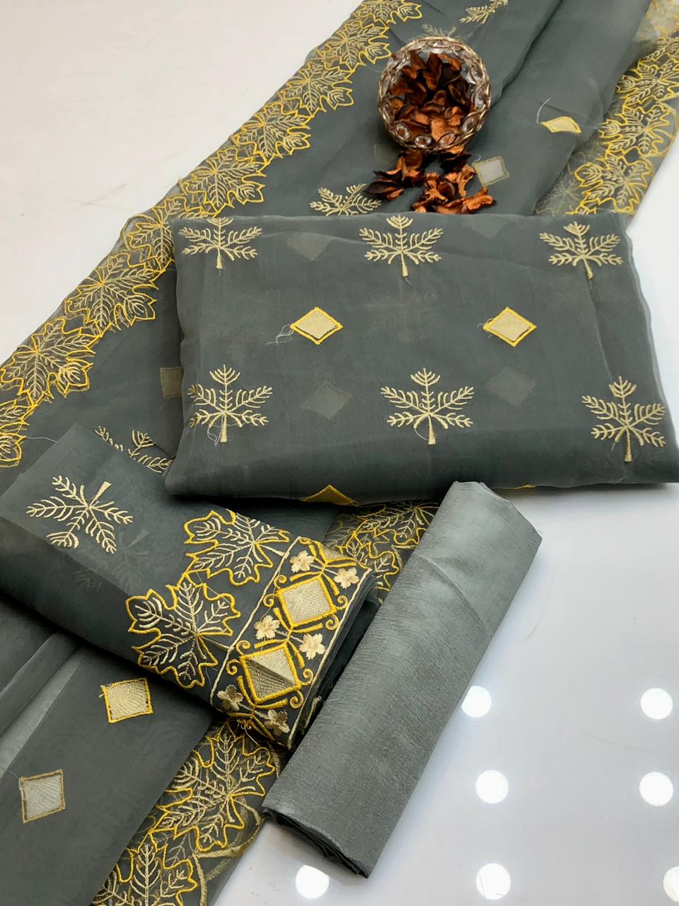 👉 Organza Embroidered 3PC Dress – Restock Collection